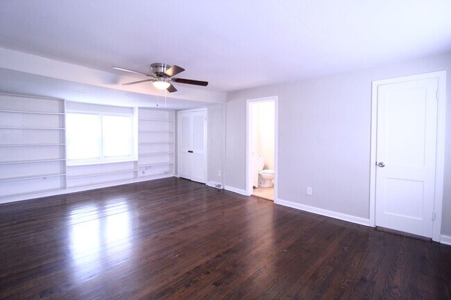 Building Photo - February FREE On This 3 Bedroom 2 Bath Duplex