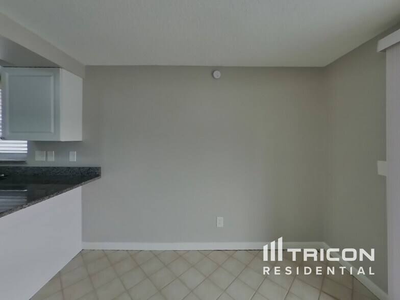 Building Photo - 3311 Russett Dr