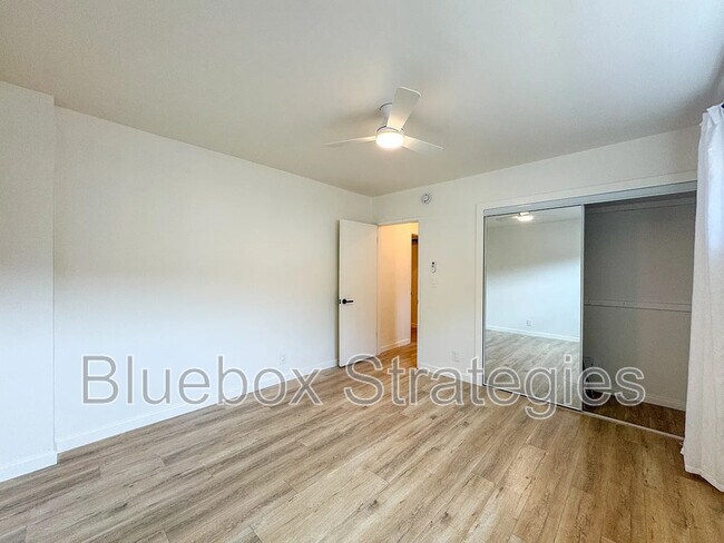 Building Photo - 606 Montana Ave