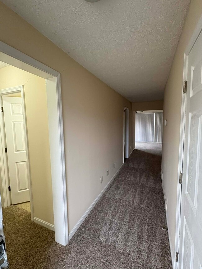 Building Photo - 1615 Highland Way