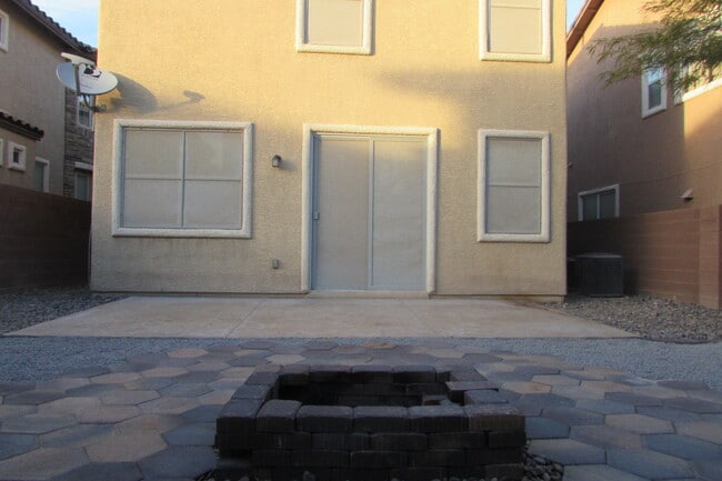 Building Photo - 7561 Morisset Ave