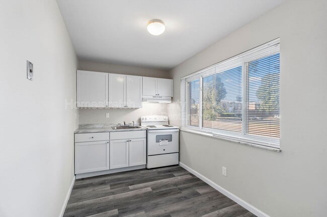 Building Photo - 16 Bruce Dr