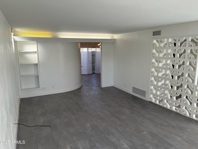 Building Photo - 3713 E Glenrosa Ave