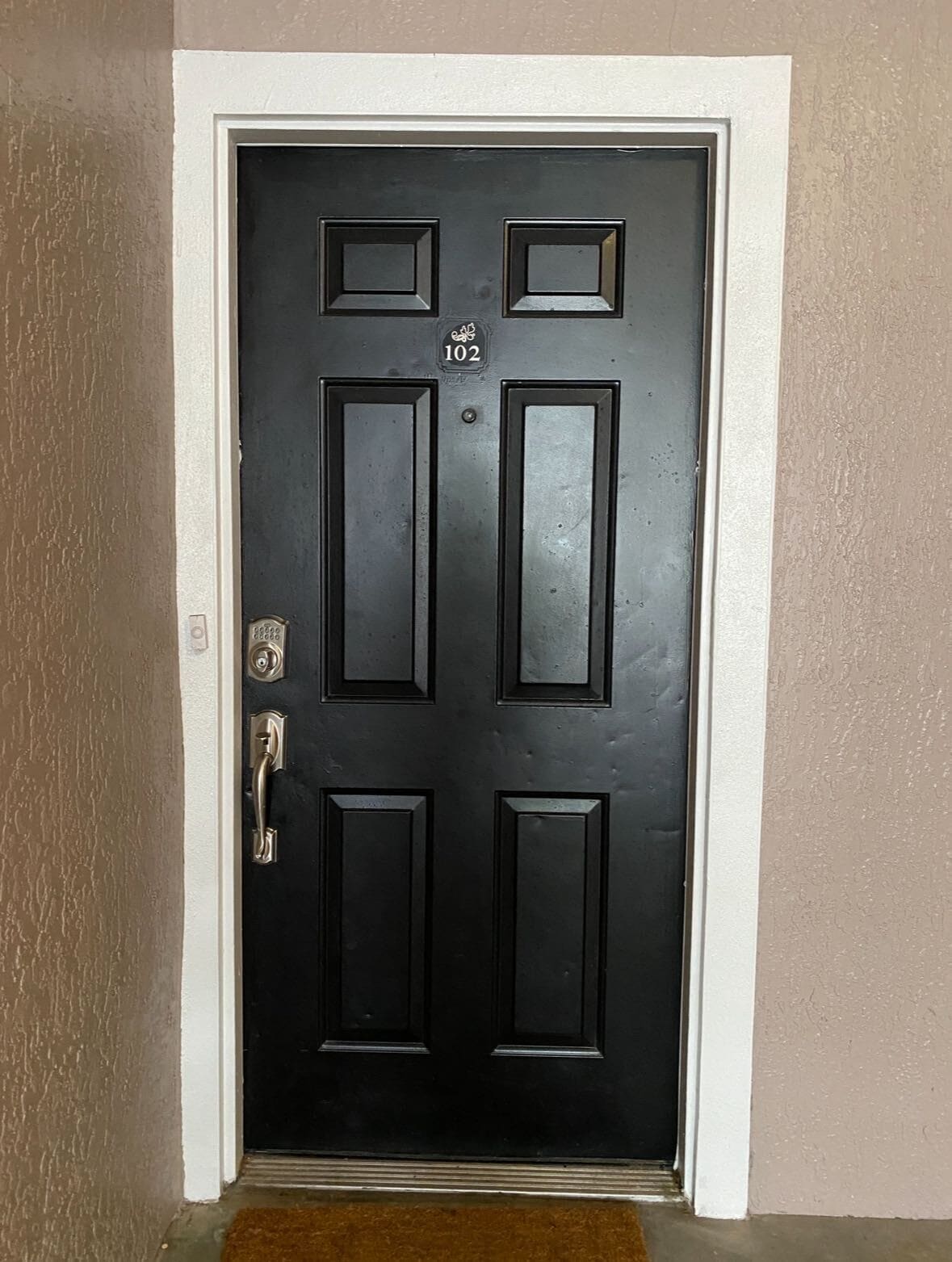 Front door (outside) - 6685 Queens Borough Ave