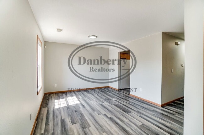 Building Photo - 1113 N Byrne Rd