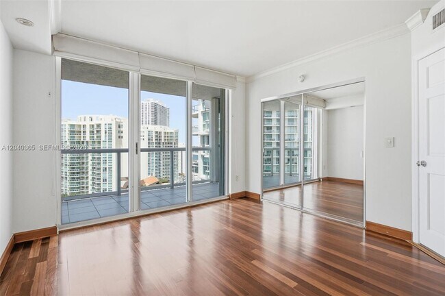 Building Photo - 16500 Collins Ave