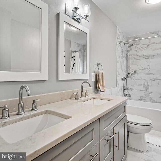 Building Photo - 3704 Oak Hill Way