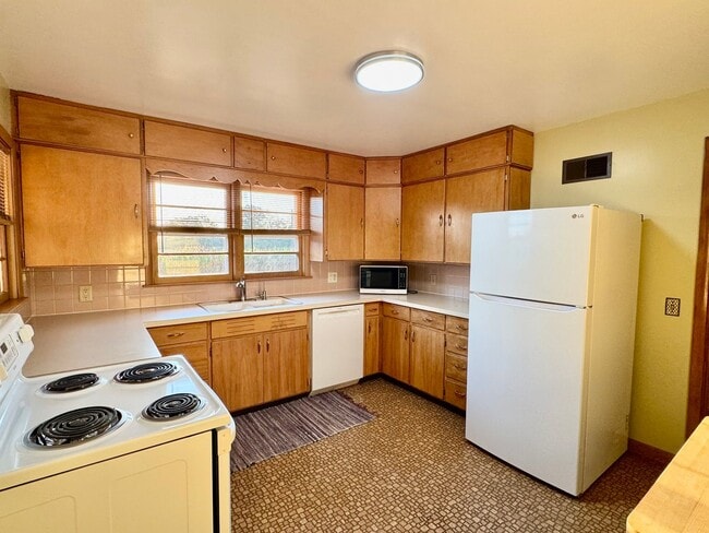 Building Photo - 3 bedroom Home, Buchanan, Country Setting
