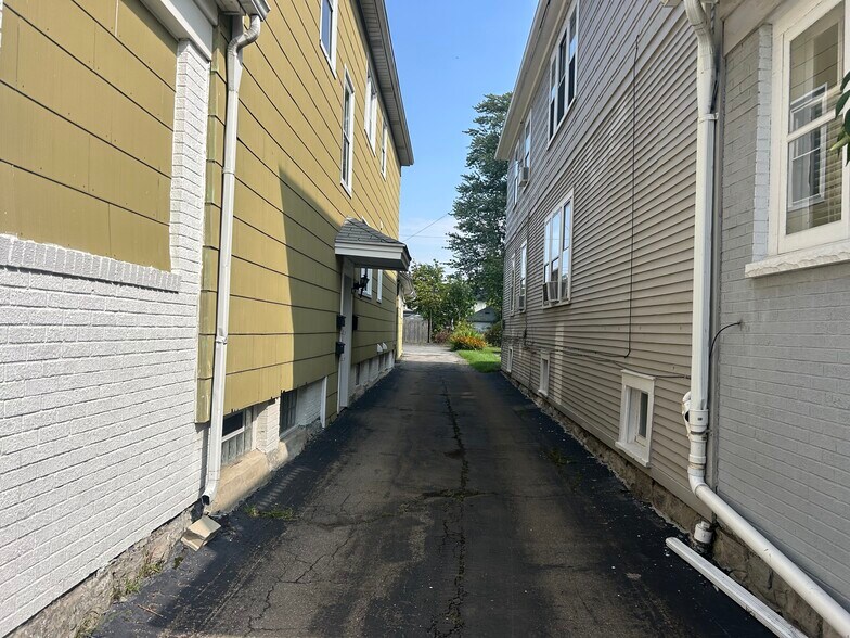 Building Photo - 473 Colvin Ave