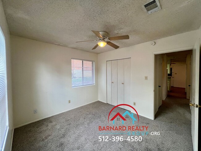 Building Photo - Application Pending: 2 bed/1 bath duplex w...