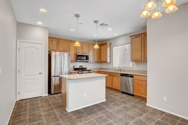 Building Photo - 3 Bedroom Split Level Home in Centennial H...