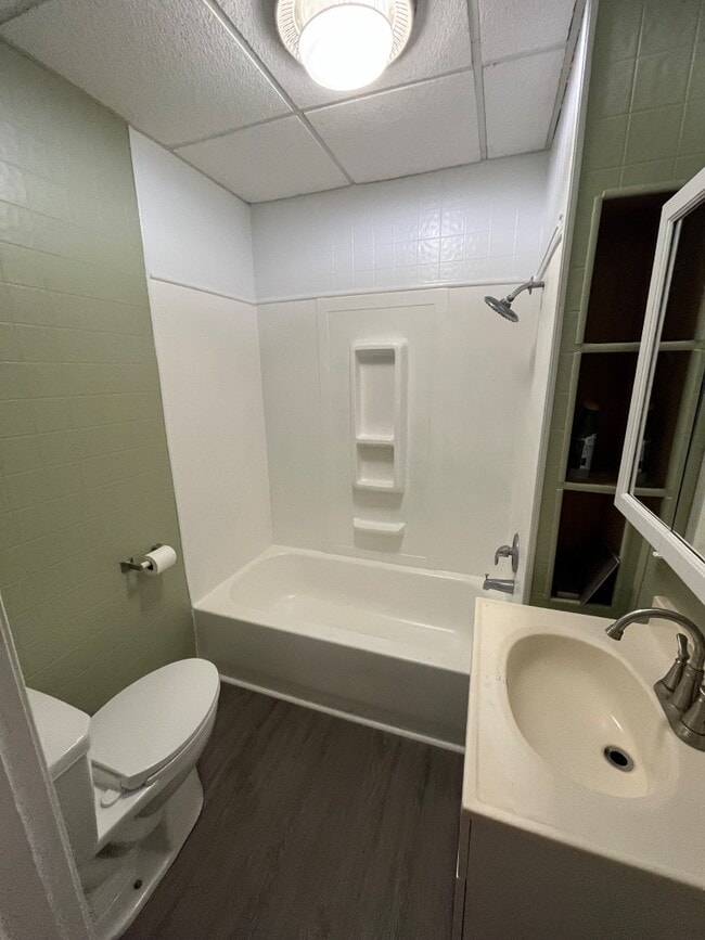 Building Photo - 829 S Main St