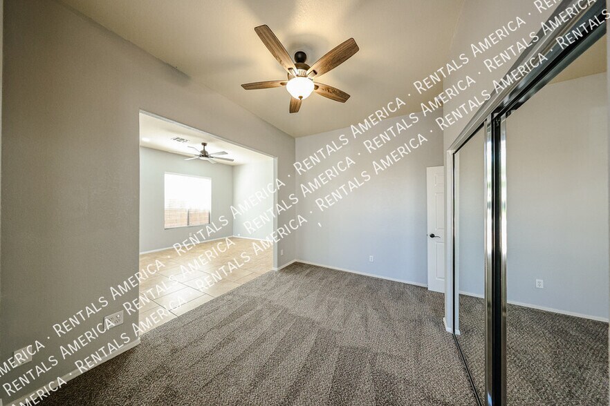 Building Photo - 9447 E Natal Ave