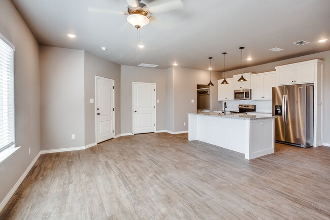 Building Photo - Like-New Construction 3/2/2 in Shallowater!
