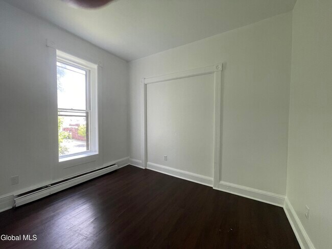 Building Photo - 475 S Pearl St