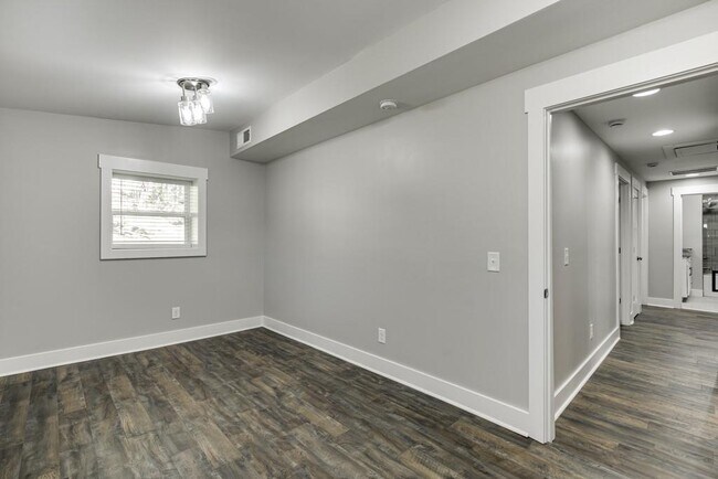 Building Photo - 4615 S Lee St
