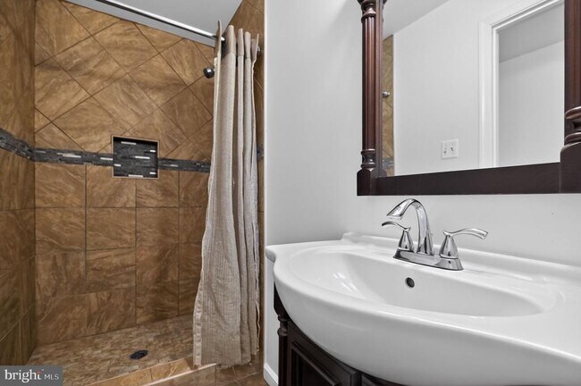 Building Photo - 7609 Croydon Pl