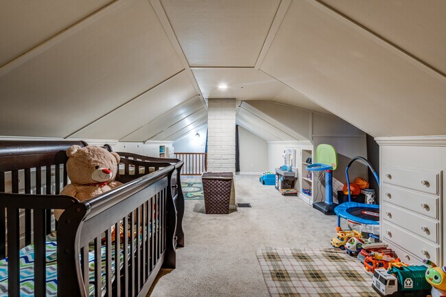 Building Photo - 2825 Burgess Ave