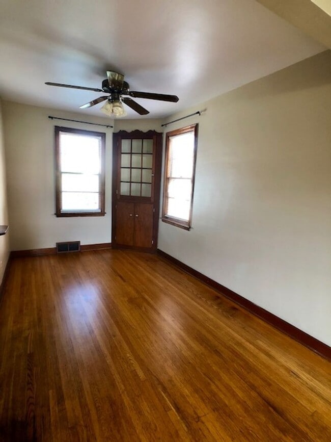 Building Photo - WOODLAND - Brick, 2 Bedroom Duplex, Move-In Ready!