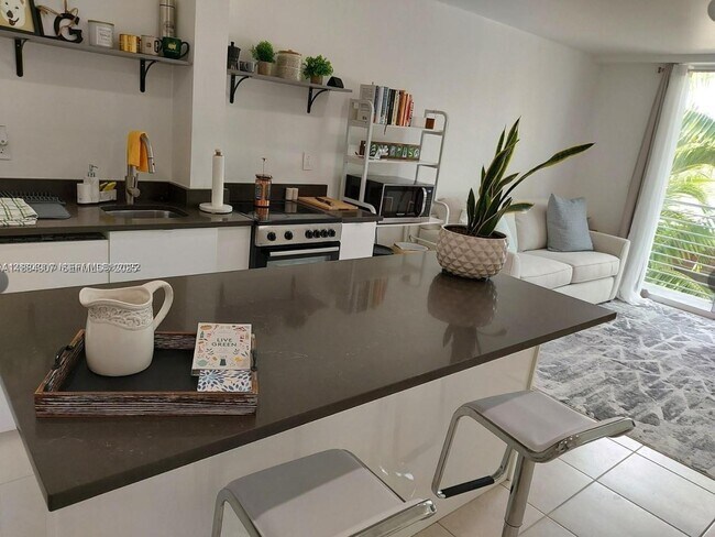 Building Photo - 945 Michigan Ave