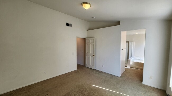 Building Photo - 3 Bedroom House in Sunset Glen Community