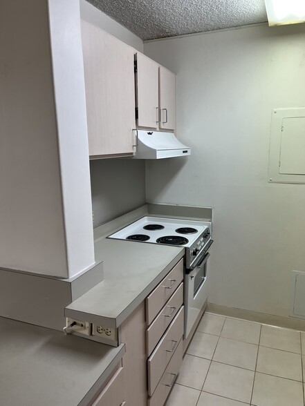 Primary Photo - 775 Kinalau Pl