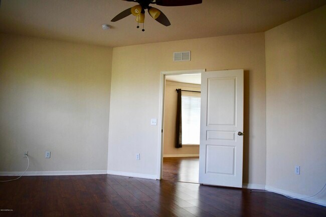 Building Photo - 8290 Westgate Dr