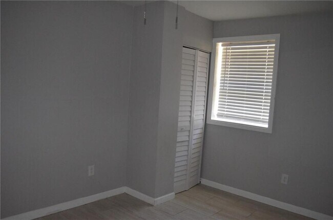 Building Photo - 1129 West Ave