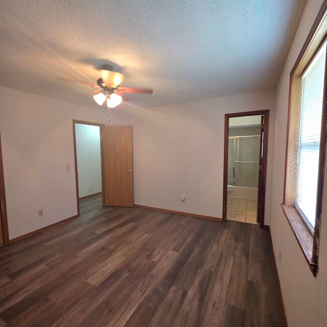 Building Photo - 3228 W Village Ln