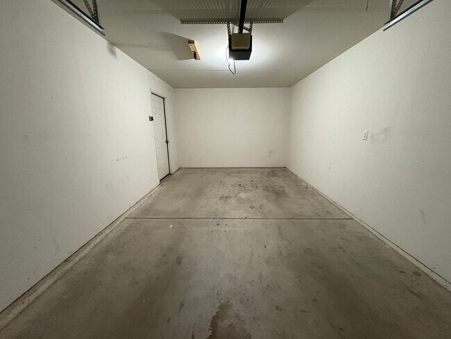 Building Photo - 1897