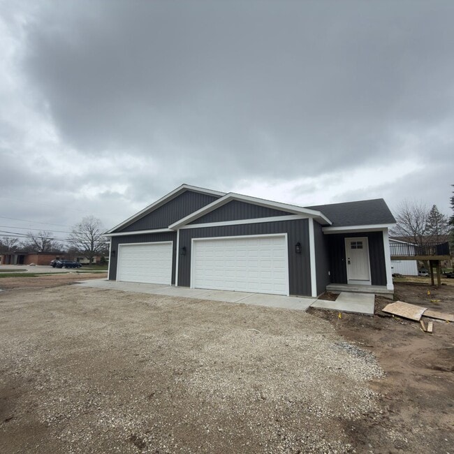 Building Photo - Newly built 3 bedroom spacious home!