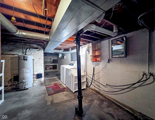 Building Photo - 850 N Butler Ave