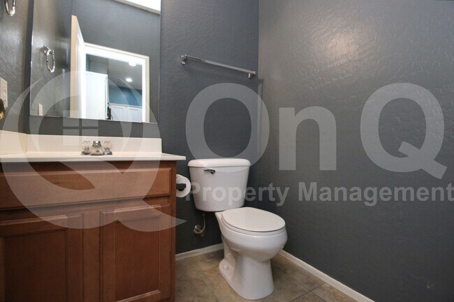 Building Photo - 1225 N 36th St