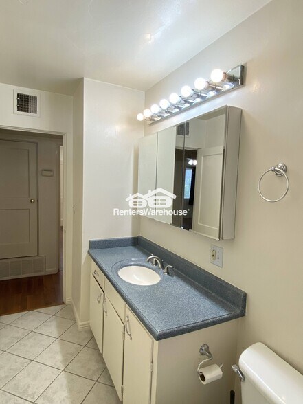Building Photo - 6140 N 18th Dr