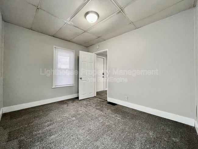 Building Photo - 1011 Quarry Ave NW