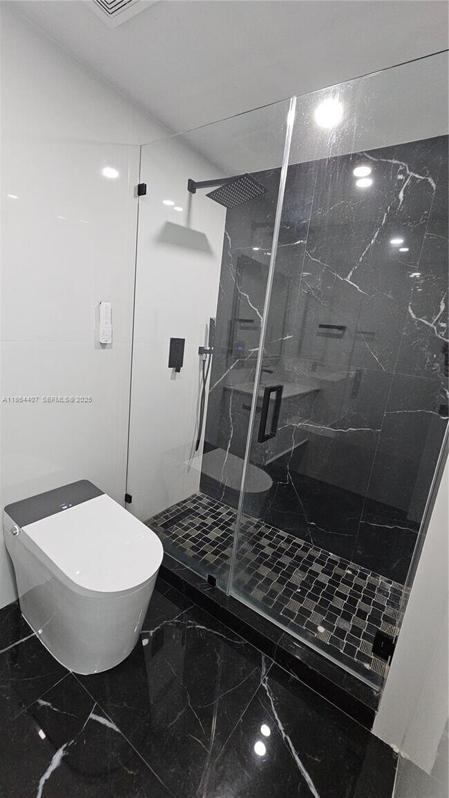 Building Photo - 1861 NW N River Dr