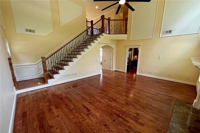 Building Photo - 330 Knollcrest Ct
