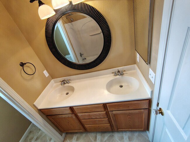 Building Photo - 13606 Brook Way