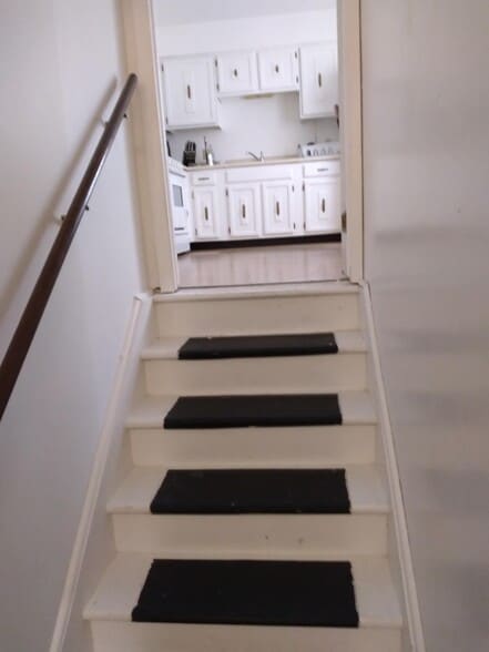 Building Photo - 1545 Bristol Ln