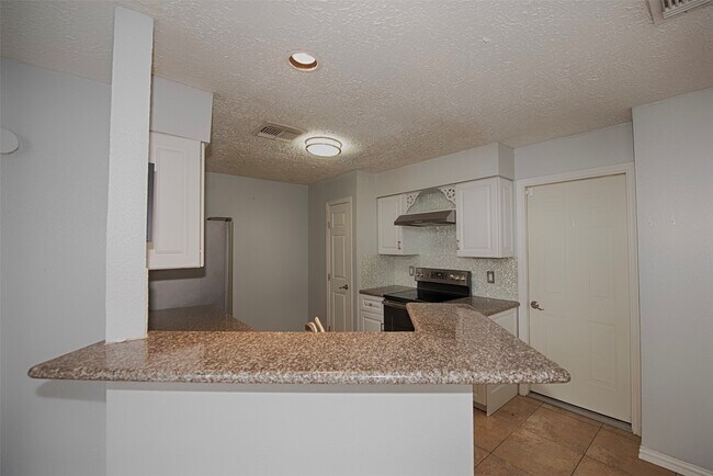 Building Photo - 2914 Tarpon Dr
