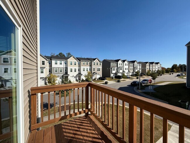 Building Photo - Stunning 3BD, 2.5BA Raleigh Townhome with ...