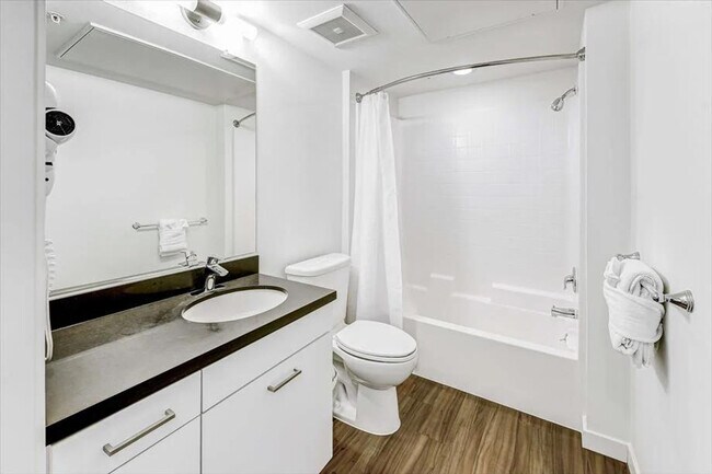 Building Photo - 49 E 34th St