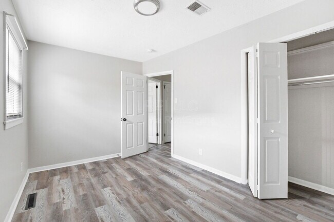 Building Photo - 3112 Commander Dr