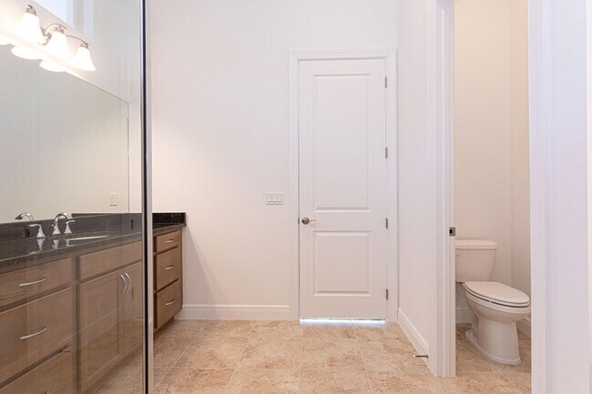 Building Photo - 9155 SW Esule Way