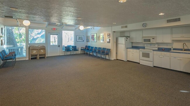 Building Photo - 1611 Clower Creek Dr