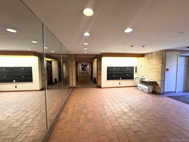 Building Photo - 500 Central Park Ave