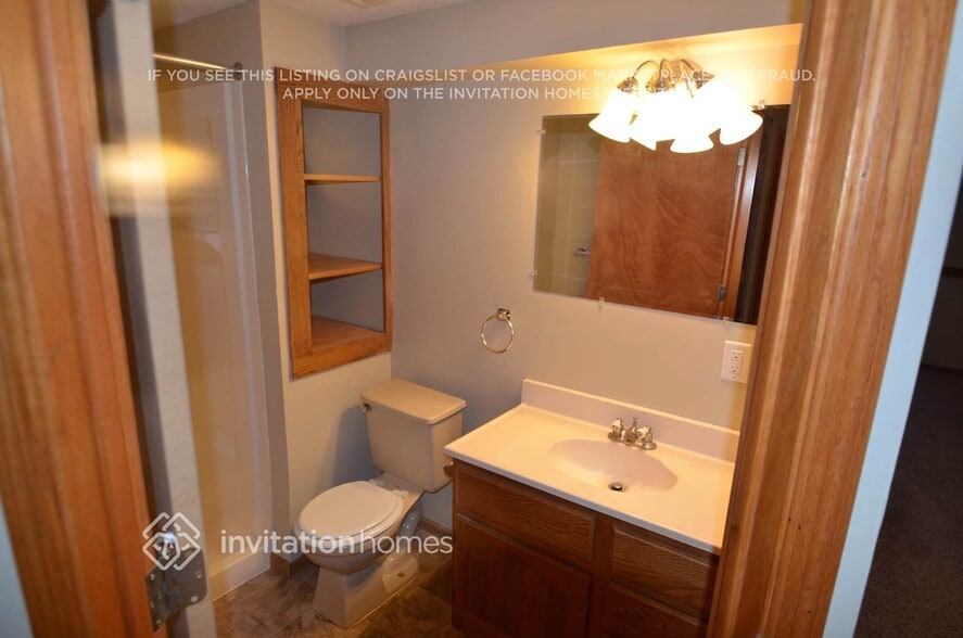Building Photo - 2416 Crestmount Ln