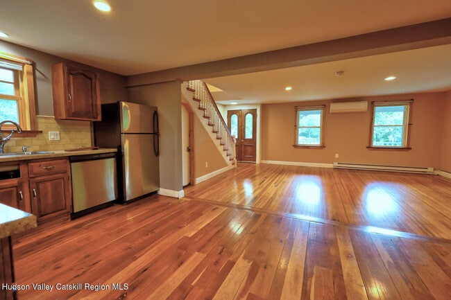 Building Photo - 153 Bross St