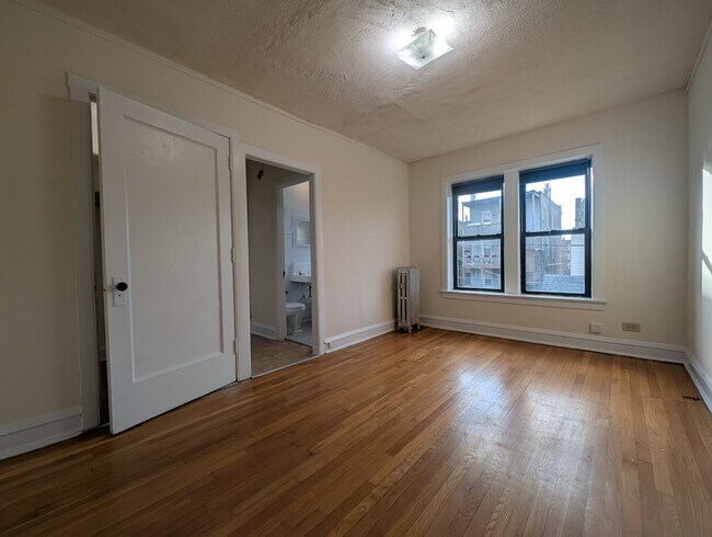 Building Photo - 3310 W Schubert Ave