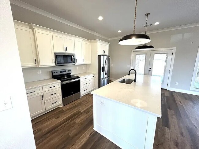 Building Photo - 300 N Rayleigh Dr